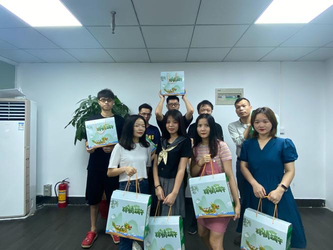 平面设计服务;网站开发;设计,制作,发布,代理国内外各类广告;商标设计